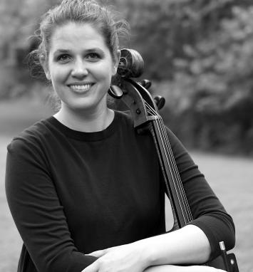 Photo of cellist Catherine Mikelson