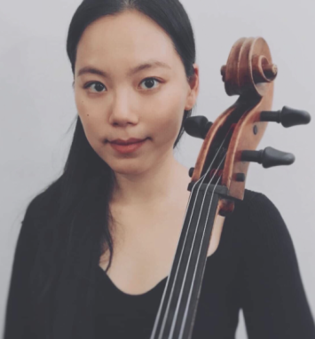 Photo of Kimberly with her cello 